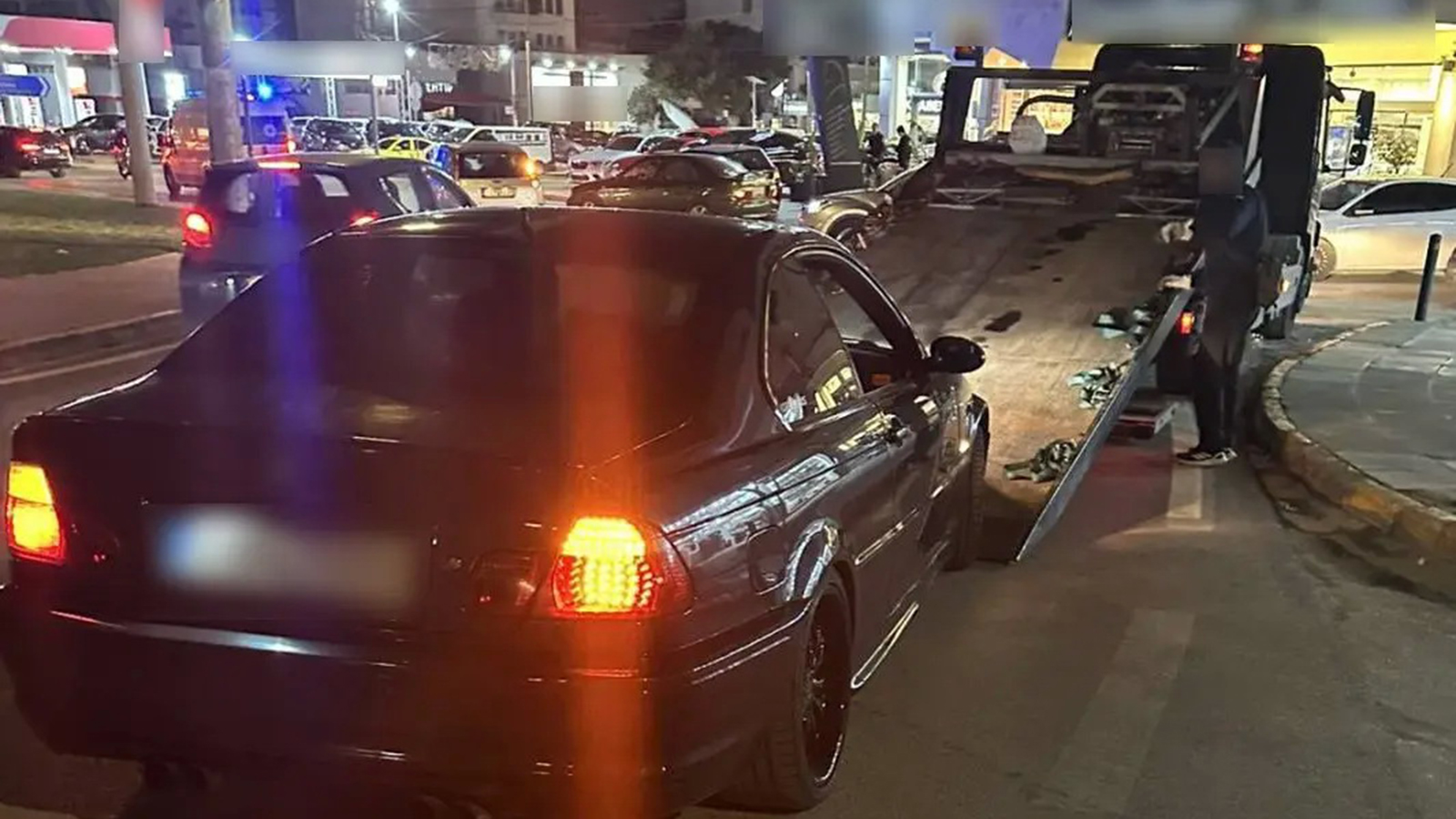 Σκούπα σε Ίλιον-Αγ. Αναργύρους, 13 οχήματα έφυγαν με γερανό σε 1 βράδυ 